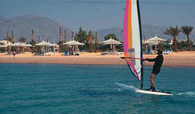 Пляж отеля Hilton Nuweiba Coral Resort 4* (Хилтон Нувейба Корал Резорт 4*) Фото отеля Hilton Nuweiba Coral Resort 4* (Хилтон Нувейба Корал Резорт 4*)