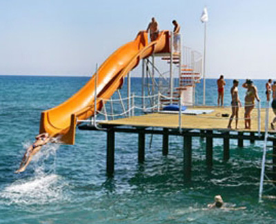 Водная горка на пирсе в отеле Saphir Hotel 4* (Сапфир Отель 4*) Фото отеля Saphir Hotel 4* (Сапфир Отель 4*)