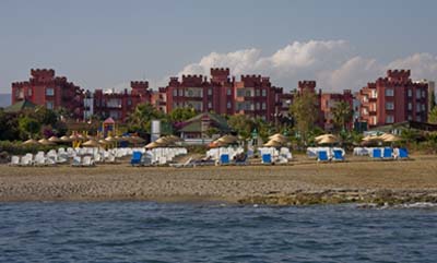 Пляж отеля The Garden Beach Hotel 5* (Гарден Бич Отель 5*) Фото отеля The Garden Beach Hotel 5* (Гарден Бич Отель 5*)