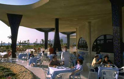 Ресторан отеля Hilton Nuweiba Coral Resort 4* (Хилтон Нувейба Корал Резорт 4*) Фото отеля Hilton Nuweiba Coral Resort 4* (Хилтон Нувейба Корал Резорт 4*)