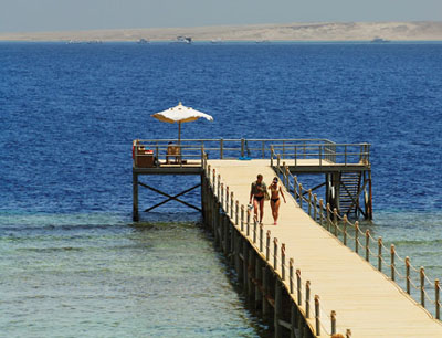 Понтон на пляже отеля Rehana Royal Beach Resort & Spa 5* (Рехана Роял Бич Резорт энд Спа 5*) Фото отеля Rehana Royal Beach Resort & Spa 5* (Рехана Роял Бич Резорт энд Спа 5*)