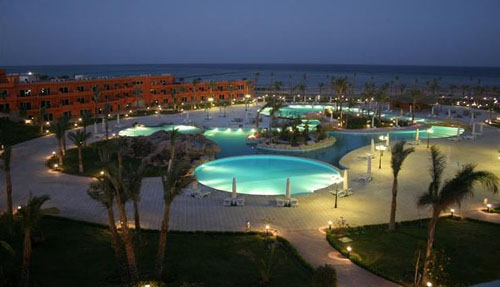 Ночная панорама отеля Amwaj Oyoun Hotel & Resort 5* (Амваж Оюн Отель энд Резорт 5*) Фото отеля Amwaj Oyoun Hotel & Resort 5* (Амваж Оюн Отель энд Резорт 5*)