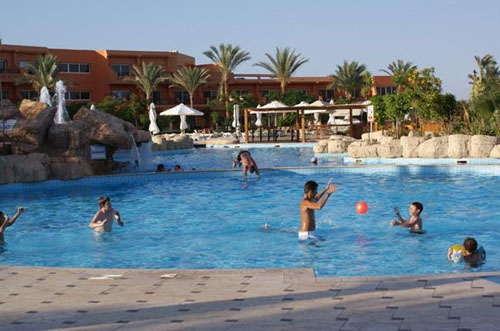 Бассейн отеля Amwaj Oyoun Hotel & Resort 5* (Амваж Оюн Отель энд Резорт 5*) Фото отеля Amwaj Oyoun Hotel & Resort 5* (Амваж Оюн Отель энд Резорт 5*)