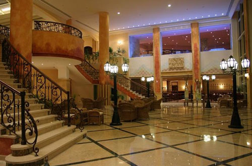 Нижнее лобби отеля Amwaj Oyoun Hotel & Resort 5* (Амваж Оюн Отель энд Резорт 5*) Фото отеля Amwaj Oyoun Hotel & Resort 5* (Амваж Оюн Отель энд Резорт 5*)