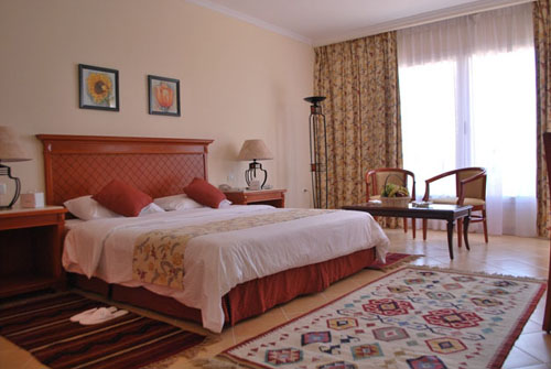 Номер Deluxe отеля Amwaj Oyoun Hotel & Resort 5* (Амваж Оюн Отель энд Резорт 5*) Фото отеля Amwaj Oyoun Hotel & Resort 5* (Амваж Оюн Отель энд Резорт 5*)