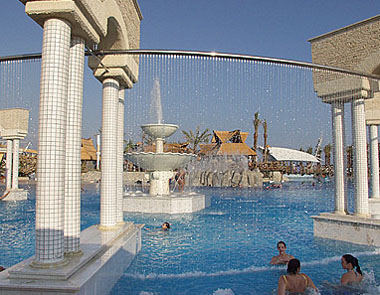 Бассейн отеля TT Hotels Pegasos World 5* (ТТ Отель Пегасос Ворлд 5*) Фото отеля TT Hotels Pegasos World 5* (ТТ Отель Пегасос Ворлд 5*)