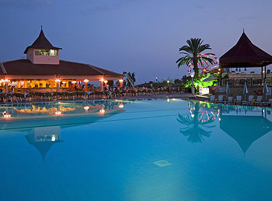 Вечерний вид бассейна отеля Club Hotel Turan Prince World 5* HV1 (Клуб Отель Туран Принц Ворлд 5* HV1) Фото отеля Club Hotel Turan Prince World 5* HV1 (Клуб Отель Туран Принц Ворлд 5* HV1)