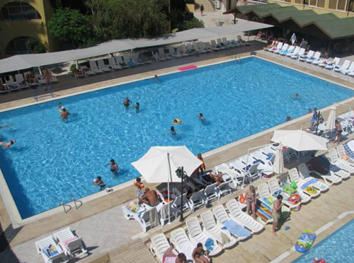 Бассейн отеля Armas Bella Sun 4* (Армас Белла Сан 4*) Фото отеля Armas Bella Sun 4* (Армас Белла Сан 4*)