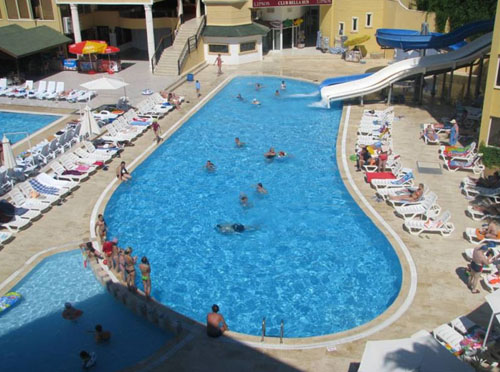 Бассейн отеля Armas Bella Sun 4* (Армас Белла Сан 4*) Фото отеля Armas Bella Sun 4* (Армас Белла Сан 4*)