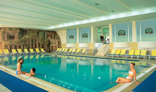 Крытый бассейн отеля Adora Golf Resort Hotel 5* (Адора Гольф Резорт Отель 5*) Фото отеля Adora Golf Resort Hotel 5* (Адора Гольф Резорт Отель 5*)