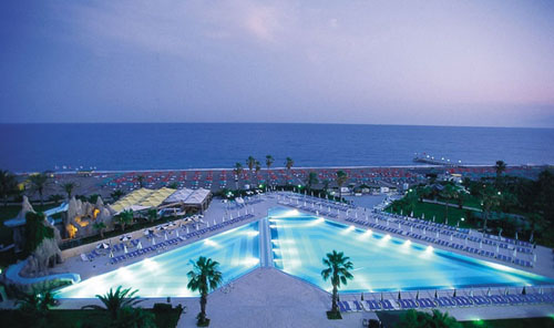 Вечерний вид бассейна отеля Adora Golf Resort Hotel 5* (Адора Гольф Резорт Отель 5*) Фото отеля Adora Golf Resort Hotel 5* (Адора Гольф Резорт Отель 5*)