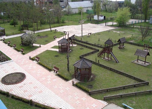 Территория пансионата "Татьяна" (Коблево, Украина) Фото - Пансионат "Татьяна" (Коблево, Украина)