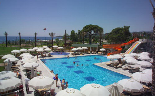 Водные горки в бассейне отеля Lucida Beach Hotel 5* (Люсида Бич Отель 5*) Фото отеля Lucida Beach Hotel 5* (Люсида Бич Отель 5*)