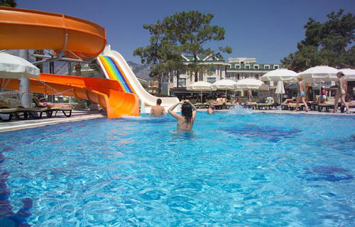 Водные горки в бассейне отеля Lucida Beach Hotel 5* (Люсида Бич Отель 5*) Фото отеля Lucida Beach Hotel 5* (Люсида Бич Отель 5*)