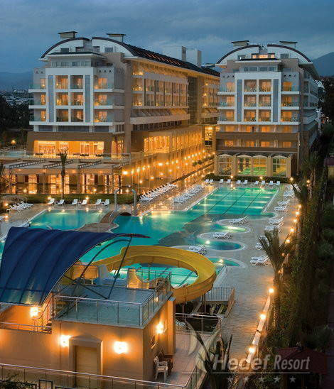Ночная панорама отеля Hedef Resort & Spa Hotel 5* (Хедеф Резорт энд Спа Отель 5*) Фото отеля Hedef Resort & Spa Hotel 5* (Хедеф Резорт энд Спа Отель 5*)