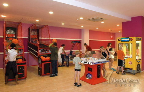 Игровой зал отеля Hedef Resort & Spa Hotel 5* (Хедеф Резорт энд Спа Отель 5*) Фото отеля Hedef Resort & Spa Hotel 5* (Хедеф Резорт энд Спа Отель 5*)