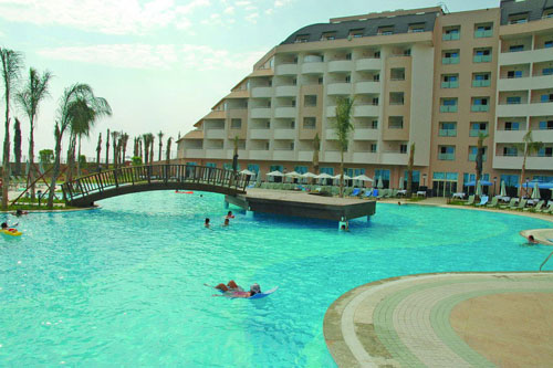 Бассейн отеля Long Beach Resort Hotel & Spa 5* (Лонг Бич Резорт Отель энд Спа 5*) Фото отеля Long Beach Resort Hotel & Spa 5* (Лонг Бич Резорт Отель энд Спа 5*)