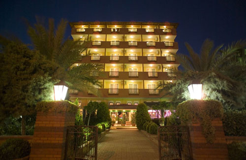 Ночной вид отеля Arabella World Hotel 4* (Арабелла Ворлд Отель 4*) Фото отеля Arabella World Hotel 4* (Арабелла Ворлд Отель 4*)