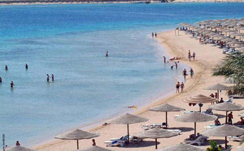 Пляж отеля Fort Arabesque Resort Spa & Villas 5* (Форт Арабески Резорт Спа энд Виллас 5*) Фото отеля Fort Arabesque Resort Spa & Villas 5* (Форт Арабески Резорт Спа энд Виллас 5*)