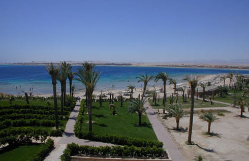 Пляж отеля Fort Arabesque Resort Spa & Villas 5* (Форт Арабески Резорт Спа энд Виллас 5*) Фото отеля Fort Arabesque Resort Spa & Villas 5* (Форт Арабески Резорт Спа энд Виллас 5*)