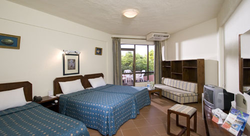 Номер Family Room отеля Sol Y Mar Paradise Beach 4* (Сол И Мар Парадайз Бич 4*) Фото отеля Sol Y Mar Paradise Beach 4* (Сол И Мар Парадайз Бич 4*)
