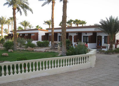 Бунгало отеля Helnan Nuweiba Bay Resort 4* (Хелнан Нувейба Бей Резорт 4*) Фото отеля Helnan Nuweiba Bay Resort 4* (Хелнан Нувейба Бей Резорт 4*)