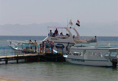 Причал на пляже отеля Helnan Nuweiba Bay Resort 4* (Хелнан Нувейба Бей Резорт 4*) Фото отеля Helnan Nuweiba Bay Resort 4* (Хелнан Нувейба Бей Резорт 4*)