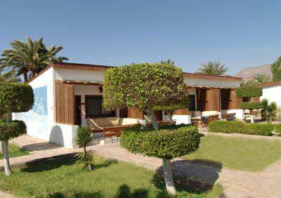 Бунгало отеля Helnan Nuweiba Bay Resort 4* (Хелнан Нувейба Бей Резорт 4*) Фото отеля Helnan Nuweiba Bay Resort 4* (Хелнан Нувейба Бей Резорт 4*)