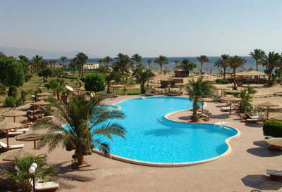Бассейн отеля Helnan Nuweiba Bay Resort 4* (Хелнан Нувейба Бей Резорт 4*) Фото отеля Helnan Nuweiba Bay Resort 4* (Хелнан Нувейба Бей Резорт 4*)