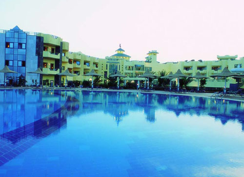 Бассейн отеля Montillon Grand Horizon Beach Resort 4* (Монтилон Гранд Горизонт Бич Резорт 4*) Фото отеля Montillon Grand Horizon Beach Resort 4* (Монтилон Гранд Горизонт Бич Резорт 4*)
