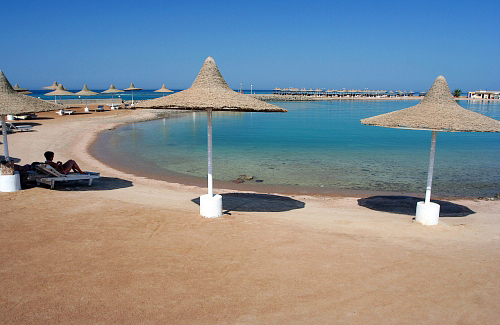 Пляж отеля Coral Beach Resort Hurghada 4* (Корал Бич Резорт Хургада 4*) Фото отеля Coral Beach Resort Hurghada 4* (Корал Бич Резорт Хургада 4*)