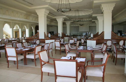 Ресторан отеля Continental Plaza Beach Resort 5* (Континенталь Плаза Бич Резорт 5*) Фото отеля Continental Plaza Beach Resort 5* (Континенталь Плаза Бич Резорт 5*)