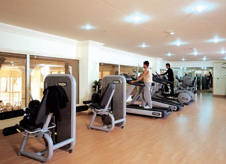 Тренажерный зал отеля Continental Plaza Beach Resort 5* (Континенталь Плаза Бич Резорт 5*) Фото отеля Continental Plaza Beach Resort 5* (Континенталь Плаза Бич Резорт 5*)