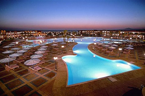 Ночная панорама отеля Royal Albatros Moderna 5* (Роял Альбатрос Модерна 5*) Фото отеля Royal Albatros Moderna 5* (Роял Альбатрос Модерна 5*)