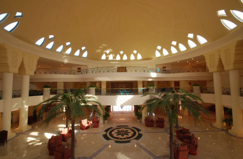 Лобби отеля Old Palace Resort Sahl Hasheesh 5* (Олд Палас Резорт Саль Хашиш 5*) Фото отеля Old Palace Resort Sahl Hasheesh 5* (Олд Палас Резорт Саль Хашиш 5*)