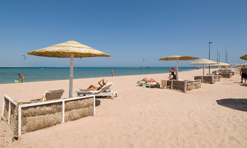 Пляж отеля Magawish Village & Resort 4* (Магавиш Виладж Резорт 4*) Фото отеля Magawish Village & Resort 4* (Магавиш Виладж Резорт 4*)