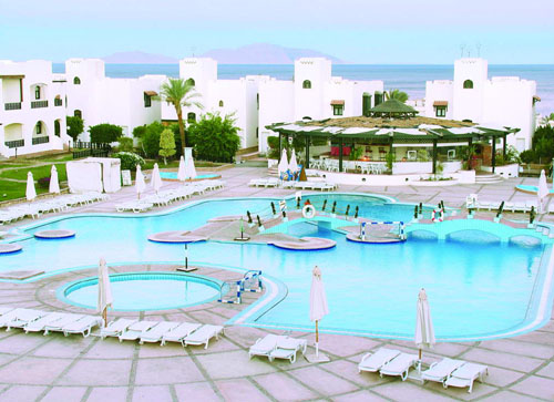 Бассейн отеля Poinciana Sharm Resort 4* (Пойнсиана Шарм Резорт 4*) Фото отеля Poinciana Sharm Resort 4* (Пойнсиана Шарм Резорт 4*)