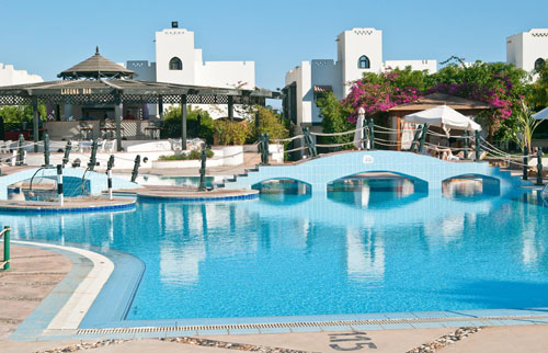 Бассейн отеля Poinciana Sharm Resort 4* (Пойнсиана Шарм Резорт 4*) Фото отеля Poinciana Sharm Resort 4* (Пойнсиана Шарм Резорт 4*)