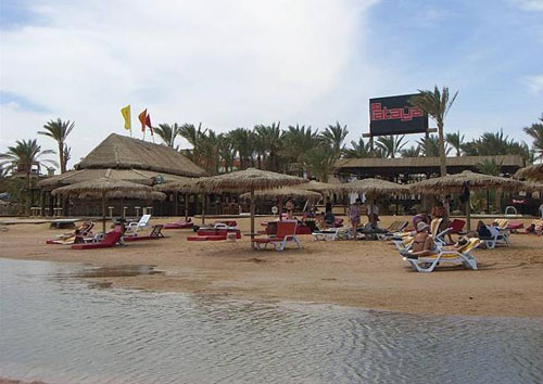 Пляж отеля Aqua Hotel Resort & Spa 4* (Аква Отель Резорт энд Спа 4*) Фото отеля Aqua Hotel Resort & Spa 4* (Аква Отель Резорт энд Спа 4*)