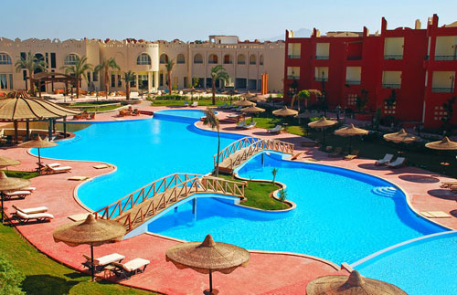 Бассейн отеля Aqua Hotel Resort & Spa 4* (Аква Отель Резорт энд Спа 4*) Фото отеля Aqua Hotel Resort & Spa 4* (Аква Отель Резорт энд Спа 4*)