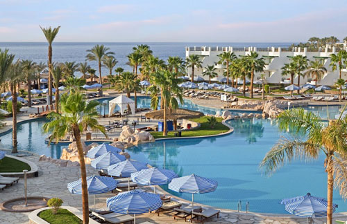 Бассейн отеля Hilton Sharm Waterfalls Resort 5* (Хилтон Шарм Вотерфолс Резорт 5*) Фото отеля Hilton Sharm Waterfalls Resort 5* (Хилтон Шарм Вотерфолс Резорт 5*)