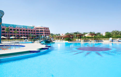Бассейн отеля Golden Five Al Mas Palace 5* (Голден Файв Ал Мас Палас 5*) Фото отеля Golden Five Al Mas Palace 5* (Голден Файв Ал Мас Палас 5*)