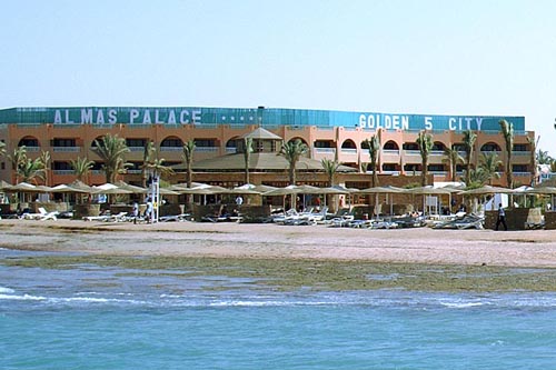 Пляж отеля Golden Five Al Mas Palace 5* (Голден Файв Ал Мас Палас 5*) Фото отеля Golden Five Al Mas Palace 5* (Голден Файв Ал Мас Палас 5*)