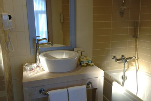 Ванная комната в номере отеля Orange County Resort 5* (Оранж Каунти Резорт 5*) Фото отеля Orange County Resort 5* (Оранж Каунти Резорт 5*)