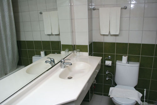 Ванная комната в номере отеля Larissa Hotel Beldibi 4* (Лариса Отель Бельдиби 4*) Фото отеля Larissa Hotel Beldibi 4* (Лариса Отель Бельдиби 4*)