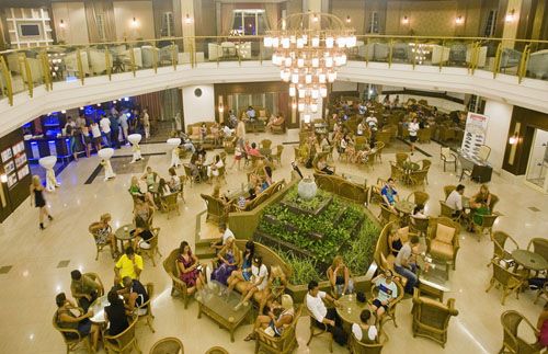 Лобби отеля Crystal Paraiso Verde Resort & Spa 5* (Кристал Параисо Верде Резорт энд Спа 5*) Фото отеля Crystal Paraiso Verde Resort & Spa 5* (Кристал Параисо Верде Резорт энд Спа 5*)