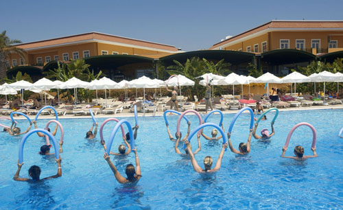 Аквааэробика в бассейне отеля Crystal Paraiso Verde Resort & Spa 5* (Кристал Параисо Верде Резорт энд Спа 5*) Фото отеля Crystal Paraiso Verde Resort & Spa 5* (Кристал Параисо Верде Резорт энд Спа 5*)