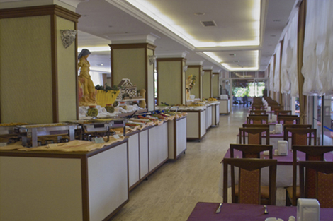 Ресторан отеля Holiday Park Resort 5* (Холидей Парк Резорт 5*) Фото отеля Holiday Park Resort 5* (Холидей Парк Резорт 5*)
