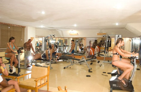 Тренажерный зал отеля Holiday Park Resort 5* (Холидей Парк Резорт 5*) Фото отеля Holiday Park Resort 5* (Холидей Парк Резорт 5*)