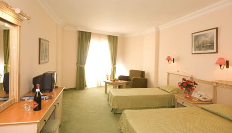 Номер отеля Holiday Park Resort 5* (Холидей Парк Резорт 5*) Фото отеля Holiday Park Resort 5* (Холидей Парк Резорт 5*)